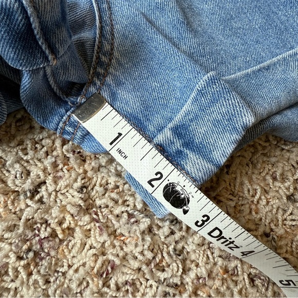 American Eagle AE Mom Pleated Jean Short Denim in Classic Blue size 4 - Picture 10 of 10